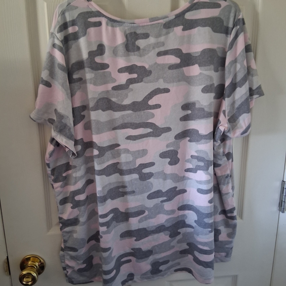 Secret Treasures Pink & Gray Camo "Hello Gorgeous" Short Sleeve Tee - Picture 3 of 3